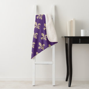 Lilie Pattern, Royal French Cream auf Lila Sherpadecke