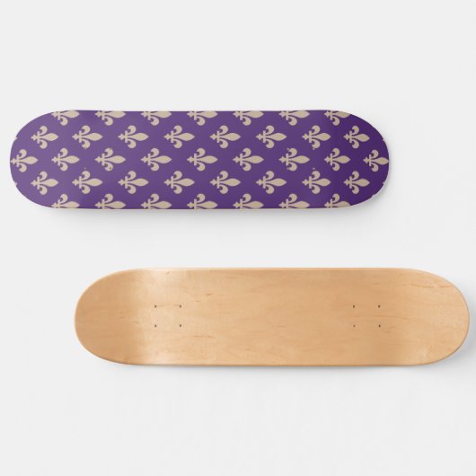 Lilie Pattern, Royal French Cream auf Lila Skateboard (Horizontal)