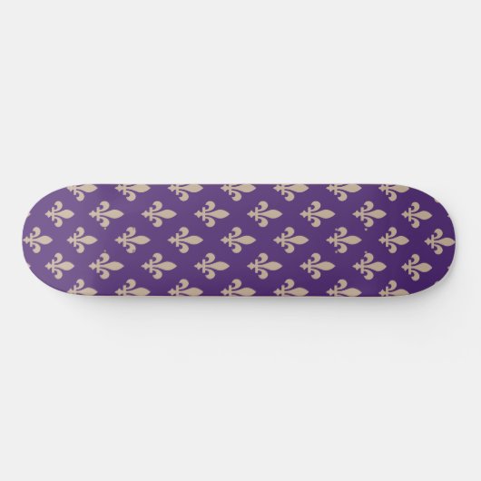 Lilie Pattern, Royal French Cream auf Lila Skateboard (Horizontal)