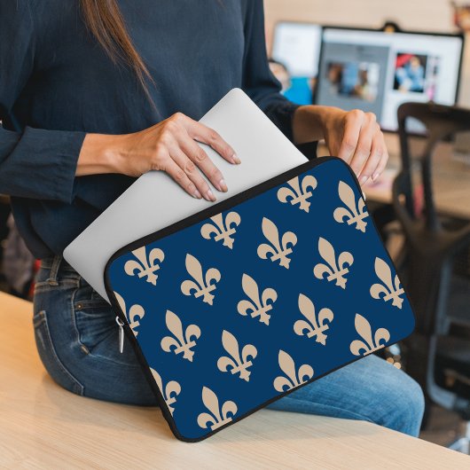 Lilie Pattern, Royal French, Cream on Blue Laptopschutzhülle