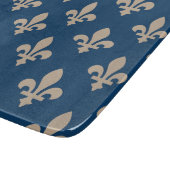Lilie Pattern, Royal French, Cream on Blue Schneidebrett (Ecke)