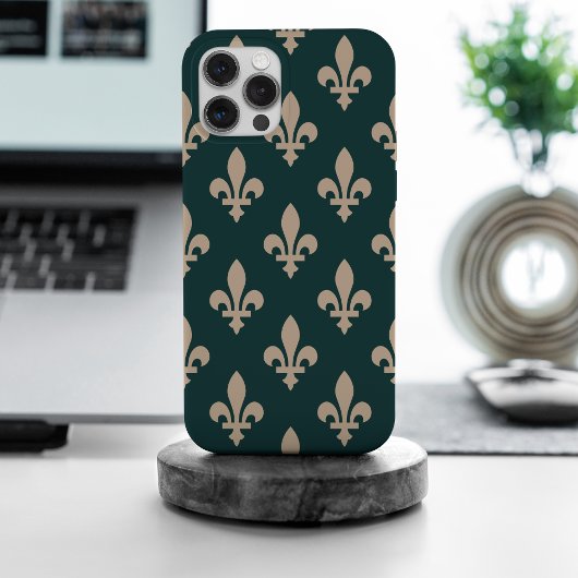 Lilie Pattern, Royal French Cream on Green Case-Mate iPhone Hülle