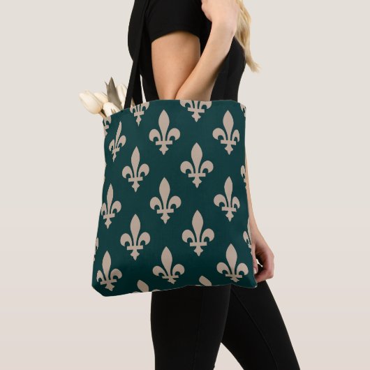 Lilie Pattern, Royal French Cream on Green Tasche (Von Nahem)