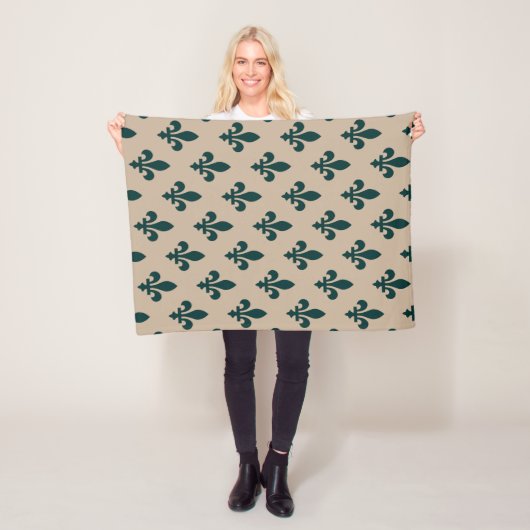 Lilie Pattern, Royal French Green on Cream Fleecedecke (Beispiel)