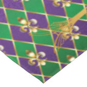 Lilie, Pfeile, Mardi Gras Tischdecke (Schrägansicht)