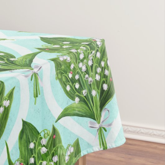 LilienBouquet der Blume des Tales auf blau Tischdecke (Beispiel)