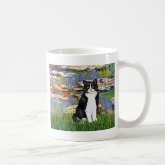 Lilies 2 - Schwarze und Weiße Katze Kaffeetasse