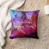 Lilies Personalizable Message Throw Pillow V2 Kissen (Decke)