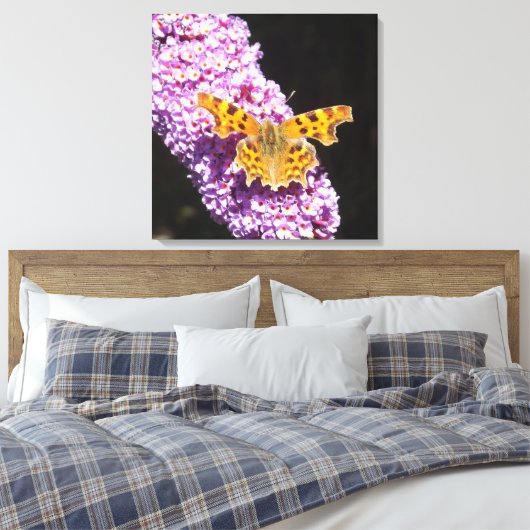 Lillische Blume mit einem Schmetterling darauf Leinwanddruck (Insitu (Schlafzimmer))
