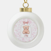 Lilly | Benutzerdefiniertes rosa Teddy-Bär-Kinderz Keramik Kugel-Ornament (Vorderseite)
