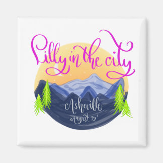 Lilly in der Stadt - Keramik von Asheville Magnet