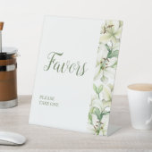 LILY Blossom Elegance Favor Sockelschild (In SItu)