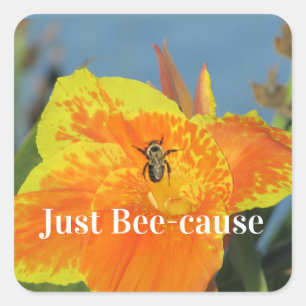 Lily Blume Foto Bee Pun Bright Orange Floral Quadratischer Aufkleber