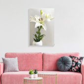 Lily Lullaby | Weiße einfache Blumenbemalung Leinwanddruck (Insitu (Wohnzimmer))