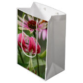 Lily Mittlere Geschenktüte (Vorderseite Schrägansicht)