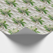Lily of the Valley Bouquet on White Satin Geschenkpapier (Ecke)