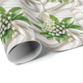 Lily of the Valley Bouquet on White Satin Geschenkpapier (Rolleneckpunkt)