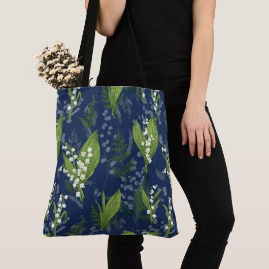 Lily of the Valley Dark Blue Background Tasche (Von Nahem)