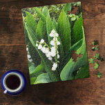 Lily of the Valley Puzzle<br><div class="desc">Schöne weiße Lilie des Tals Blume mit grünem Blattwerk Foto Puzzle.</div>