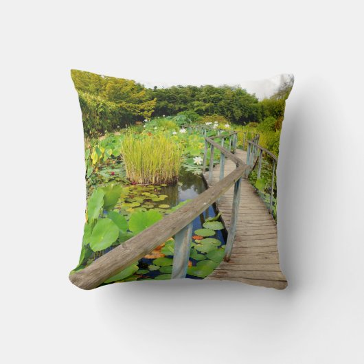 Lily Pond Throw Kissen (Vorderseite)