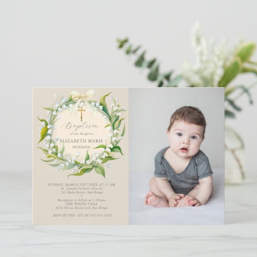 Lily Valley Bow Gold Formal Chic Foto Taufe Einladung (Stehend Vorderseite)