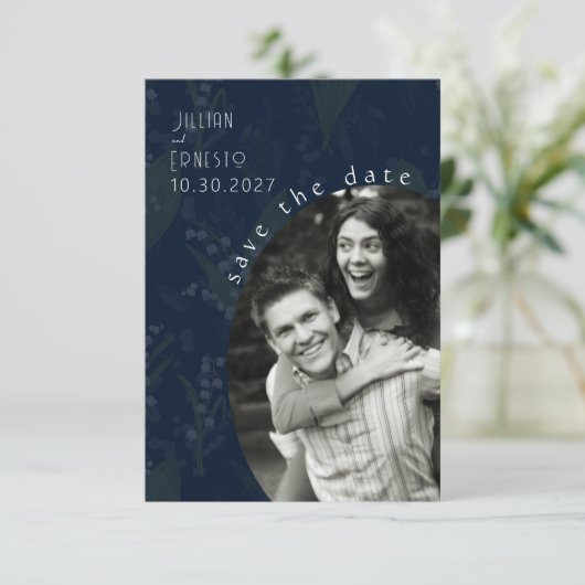 Lily Valley Dunkelblau mit verblasstem Hintergrund (Stehend Vorderseite)