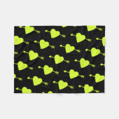 Lime Green Arrowed Heart Fleecedecke (Vorderseite (Horizontal))