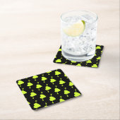 Lime Green Arrowed Heart Rechteckiger Pappuntersetzer (Vor Ort)