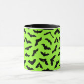 Lime Green Bat Pattern Halloween Tasse (Zentrum)
