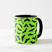Lime Green Bat Pattern Halloween Tasse (VorderseiteRechts)