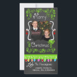 Lime Green Chalkboard Frohe Weihnachtsfotokarte Feiertagskarte<br><div class="desc">Fröhliche Weihnachtsfotokarten mit einem Chalkboard-Look Hintergrund,  viele grüne Wirbel und Texte,  die Fröhliche Weihnachten,  eine Reihe farbenfroher Baumlichter in verschiedenen Farben,  Kalkgrün und Rot hängende Ornamente,  und Bereiche können Sie diese schönen und hellen Urlaubsfotokarten mit Ihrem Foto und Namen anpassen!</div>