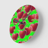 Lime Green Cherry Splash Runde Wanduhr (Winkel)
