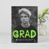 Lime Green Spray Paint Foto Graduation Party Einladung (Stehend Vorderseite)