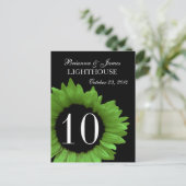 Lime Green Sunflower Wedding Tischnummer (Stehend Vorderseite)
