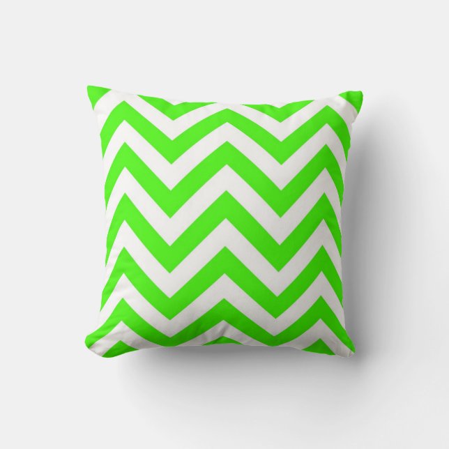 Lime Green White Large Chevron ZigZag Pattern Kissen (Vorderseite)