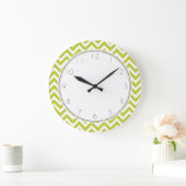 Lime Green Zigzag Stripes Muster Große Wanduhr (Zuhause)