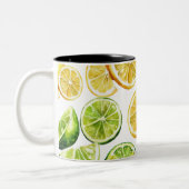 Lime Slices Mug: Zesty Citrus Kitchen Decor Zweifarbige Tasse (Links)