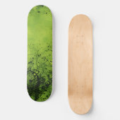 Limegrünes Grunge mit schwarzen Akzenten Skateboard (Vorderseite)