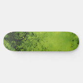 Limegrünes Grunge mit schwarzen Akzenten Skateboard (Horizontal)
