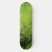 Limegrünes Grunge mit schwarzen Akzenten Skateboard (Vorderseite)