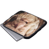 Limitierte Edition Artwork: Dori Laptopschutzhülle (Vorne Knopf)