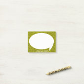 Limone grüne Gesprächs-Blase gerundetes Post-it Klebezettel (Auf Schreibtisch)