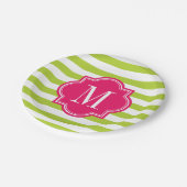 Limone grüne Streifen mit heißes Rosa-Monogramm Pappteller (Schrägansicht)
