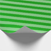 Limone grüne und diagonale Streifen Geschenkpapier (Ecke)