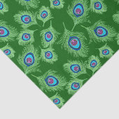 Limone und blaue Pfauenfedern auf Smaragdgrün Seidenpapier (Ausschnitt)