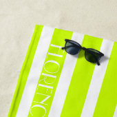 Limone und weiße Cabana-Streifen personalisiert Strandtuch (Beispiel)