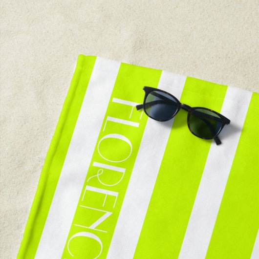 Limone und weiße Cabana-Streifen personalisiert Strandtuch (Beispiel)