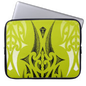 Limoner grüner Stammes- Entwurf mit Federn Laptopschutzhülle (Vorderseite)