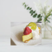Limoner Kuchen mit Erdbeeren Postkarte (Stehend Vorderseite)