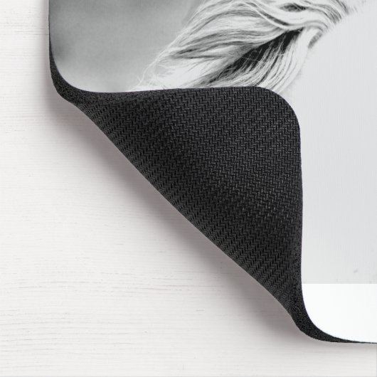 LIN26BW Mähne im Wind.tif Mousepad (Ecke)